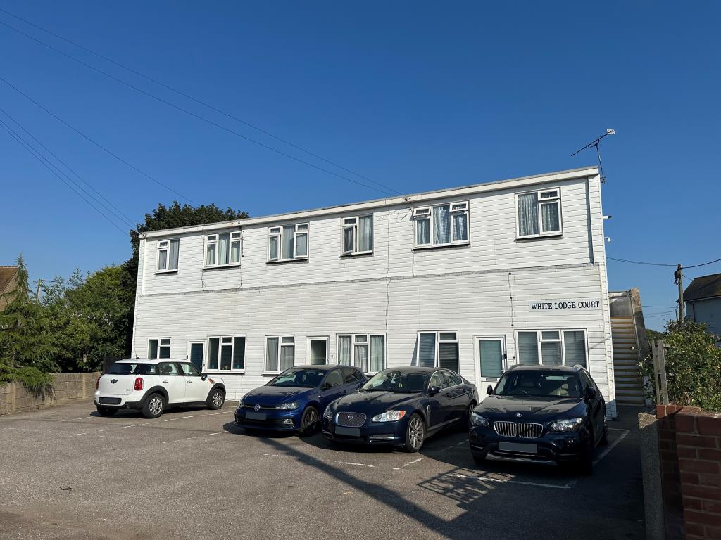 Lot: 168 - BLOCK OF APARTMENTS FOR INVESTMENT - Detached block of flats
